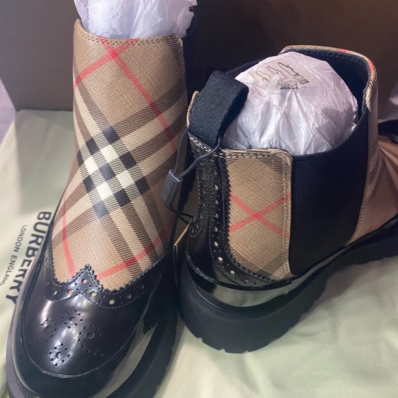 Burberry Shoes - Burberry kids Vintage Check Leather Chelsea Boots